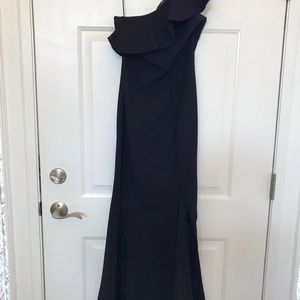 Long black one should ruffle mermaid gown
